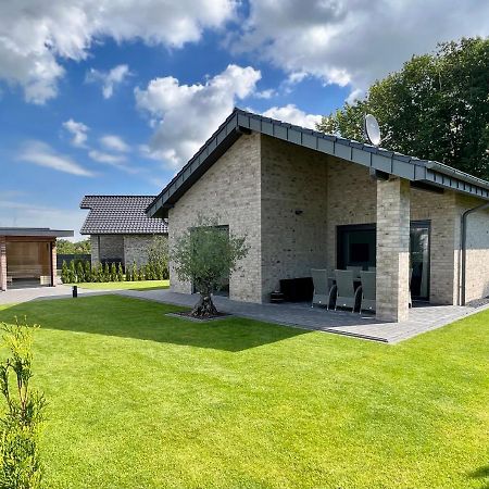 Schoenes Ferienhaus Mit Sauna Am Harkebruegger See In Der Naehe Von Oldenburg Barssel  Экстерьер фото