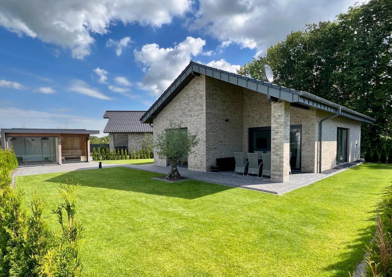 Schoenes Ferienhaus Mit Sauna Am Harkebruegger See In Der Naehe Von Oldenburg Barssel  Экстерьер фото
