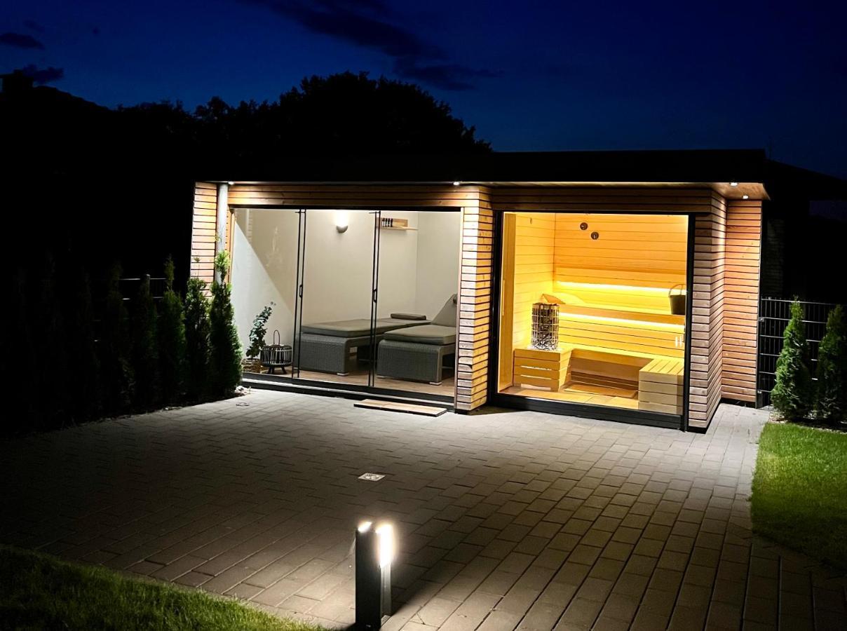 Schoenes Ferienhaus Mit Sauna Am Harkebruegger See In Der Naehe Von Oldenburg Barssel  Экстерьер фото